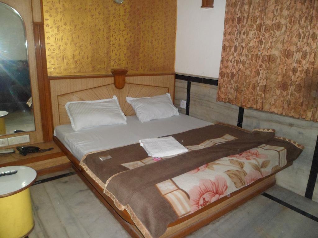 Hare Krishna Main Bazar Hotel New Delhi Room photo